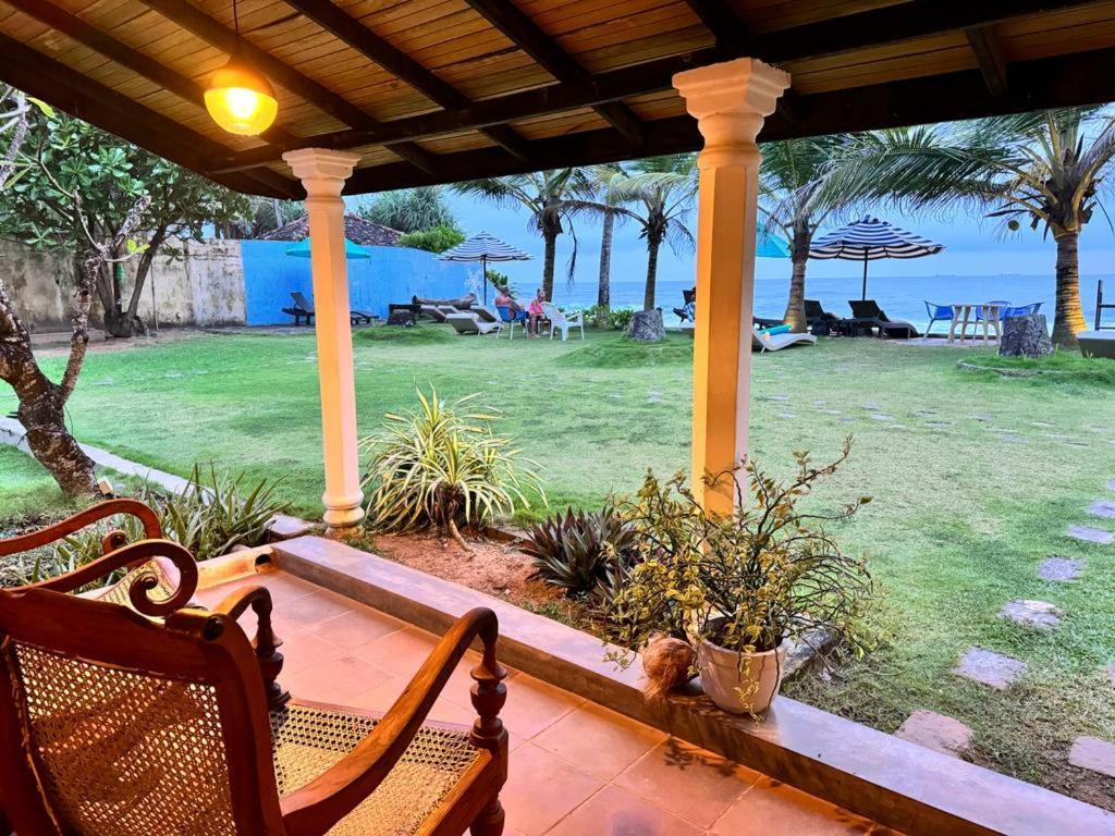 Bed and Breakfast Isle Of Thalpe Унаватуна Екстер'єр фото