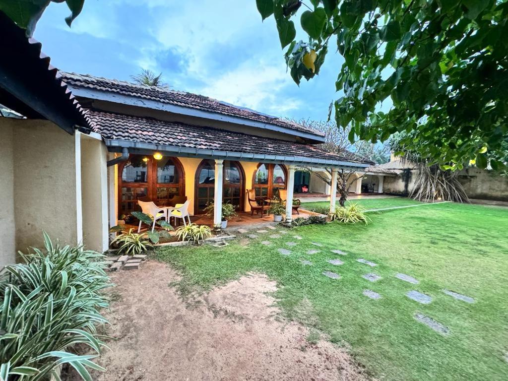 Bed and Breakfast Isle Of Thalpe Унаватуна Екстер'єр фото